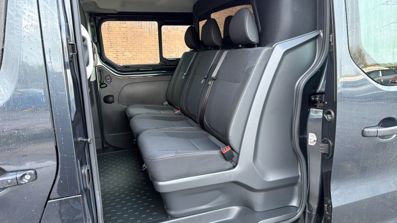 Nissan Primastar 30 L2 Diesel 2.0 dCi 130ps H1 Tekna Crew Van